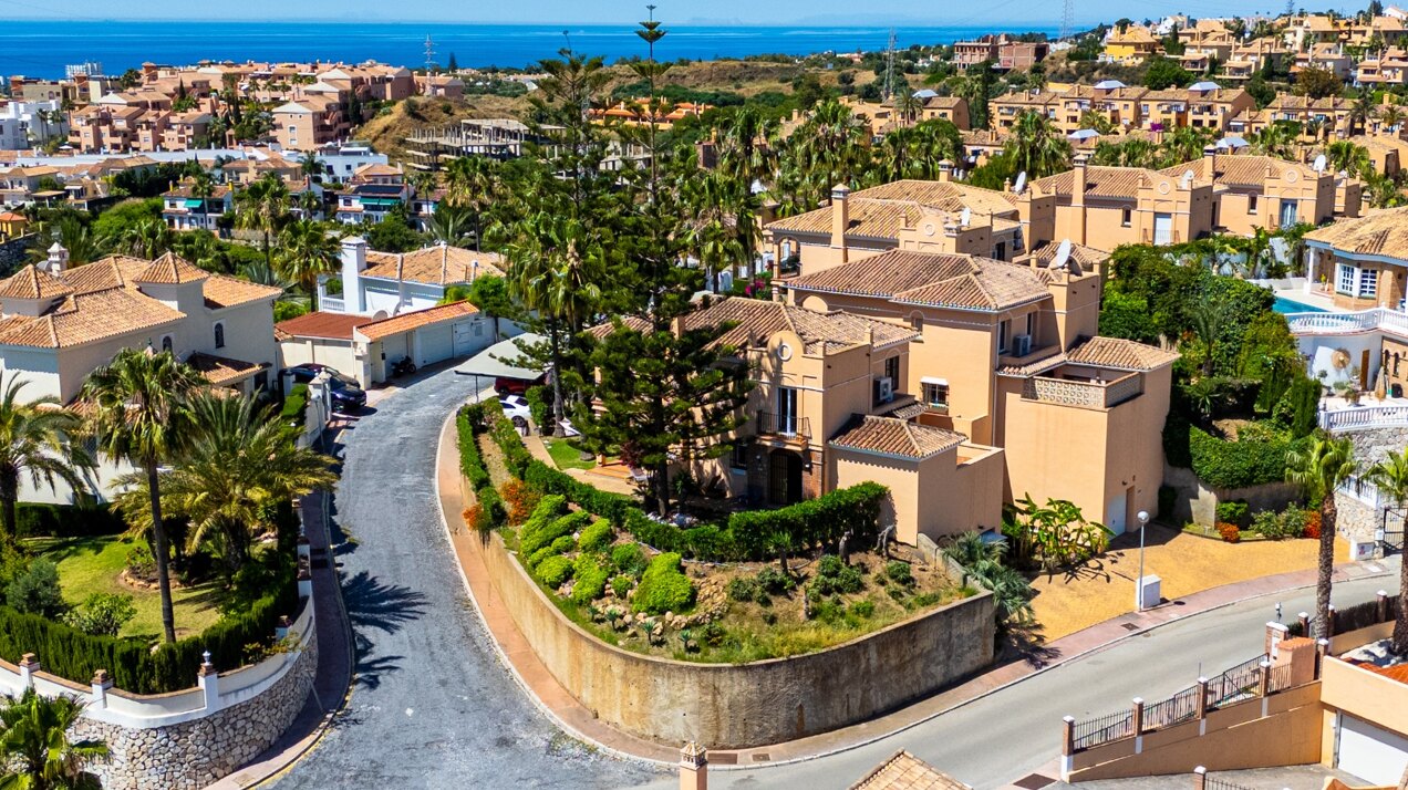 Exquisite Andalucian villa epitomises luxurious, coastal living and offers panoramic sea views