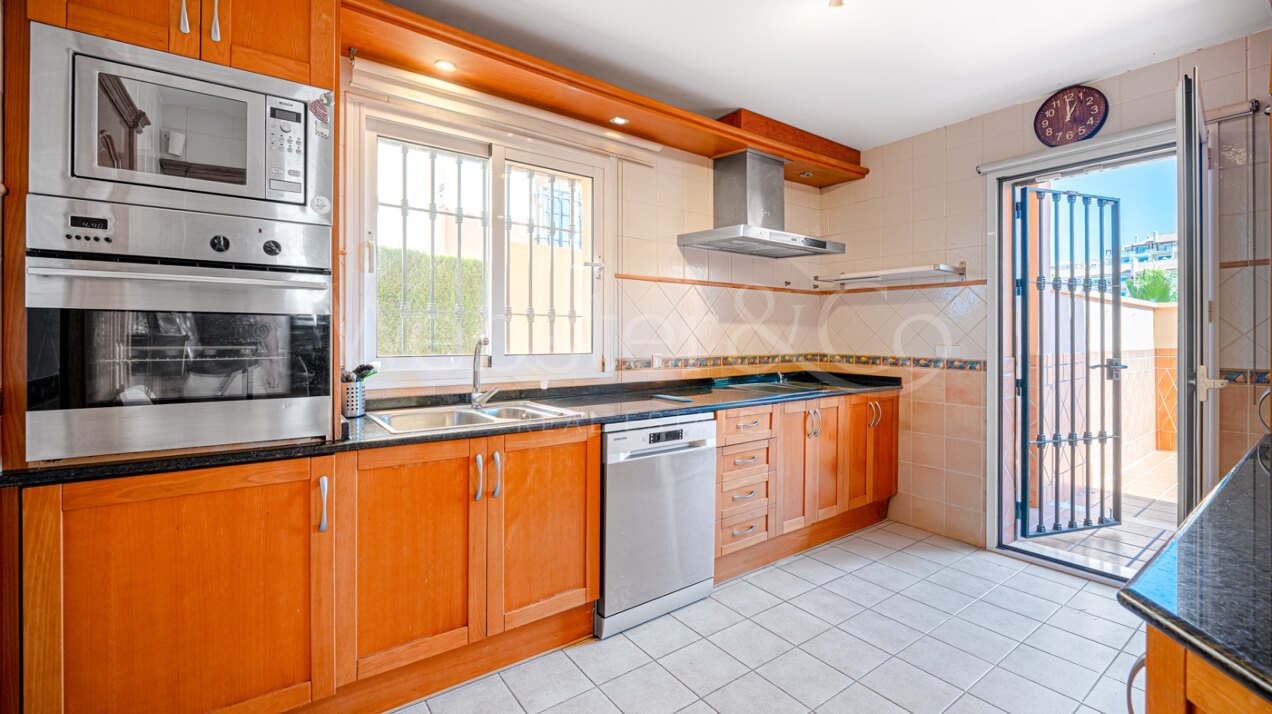 Exquisite villa redefines luxury with panoramic sea views