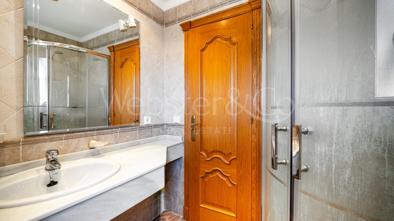 Exquisite villa redefines luxury with panoramic sea views