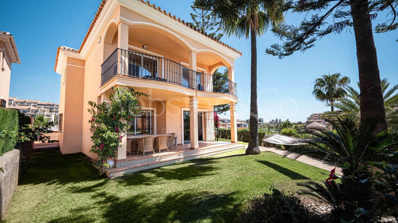 Exquisite villa redefines luxury with panoramic sea views