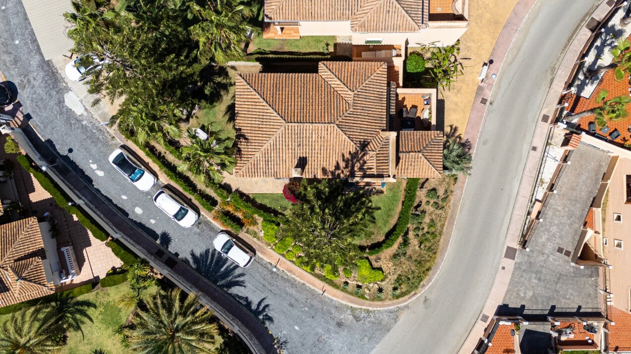 Exquisite Andalucian villa epitomises luxurious, coastal living and offers panoramic sea views