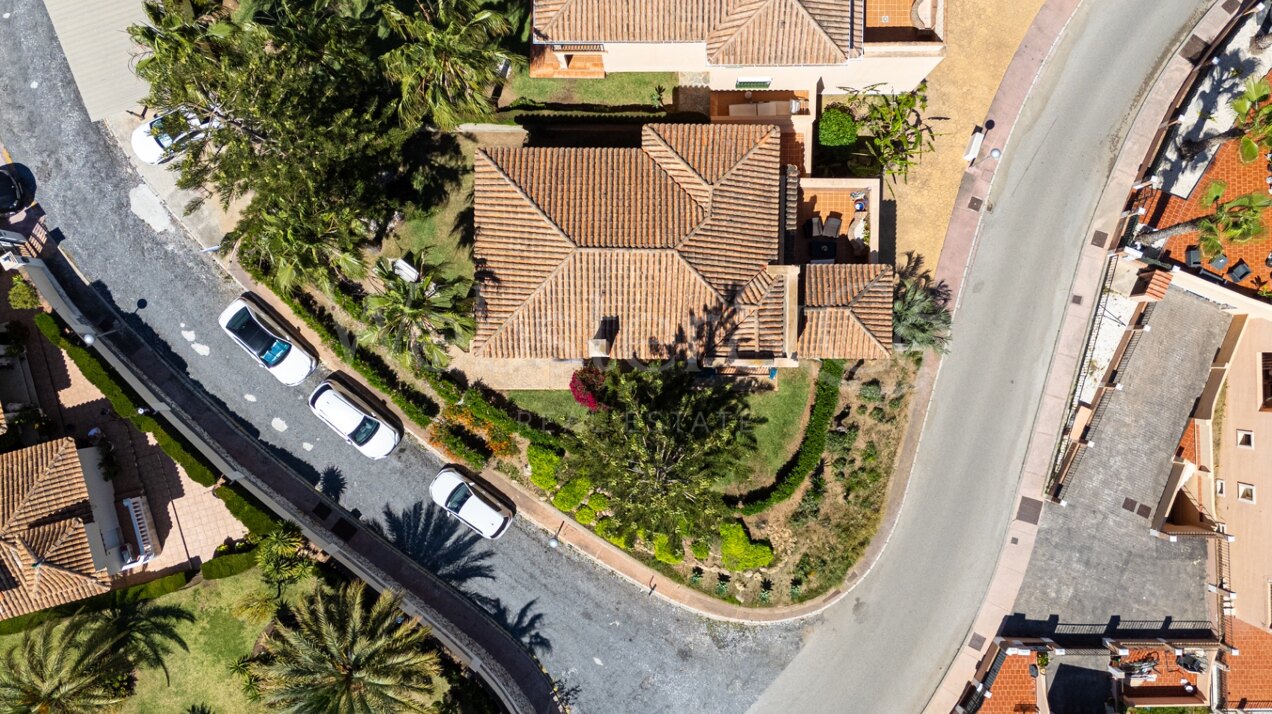 Exquisite villa redefines luxury with panoramic sea views