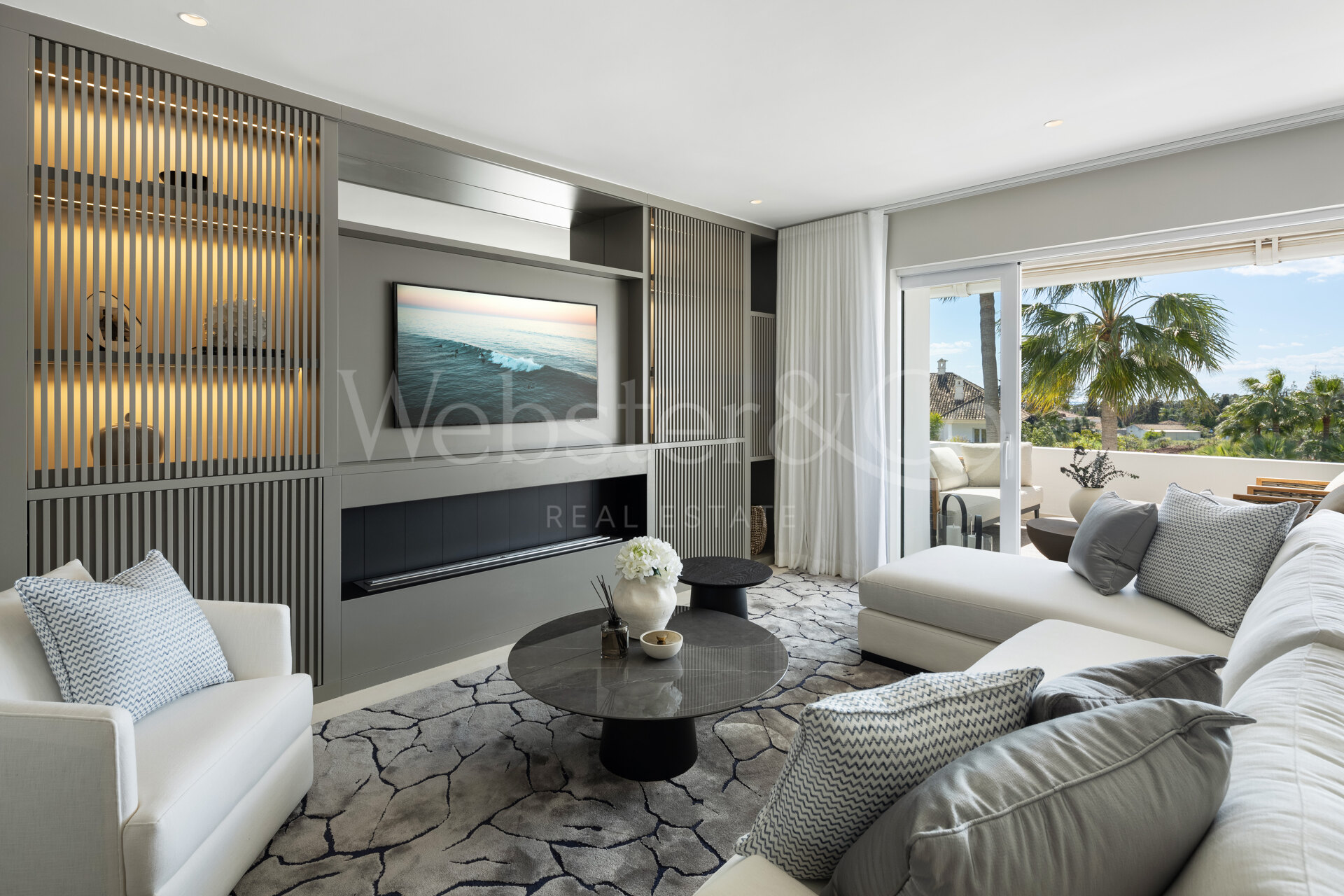 Elegante ático dúplex que ofrece estilo y comodidad