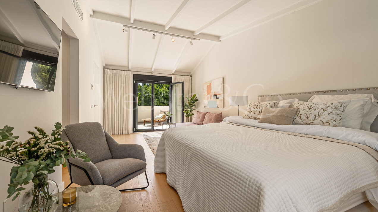 Sophisticated coastal retreat on the Golden Mile