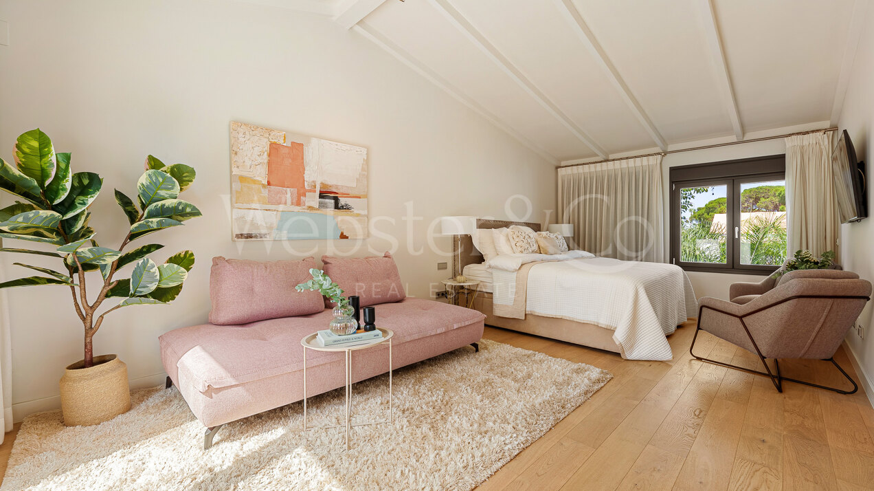 Sophisticated coastal retreat on the Golden Mile