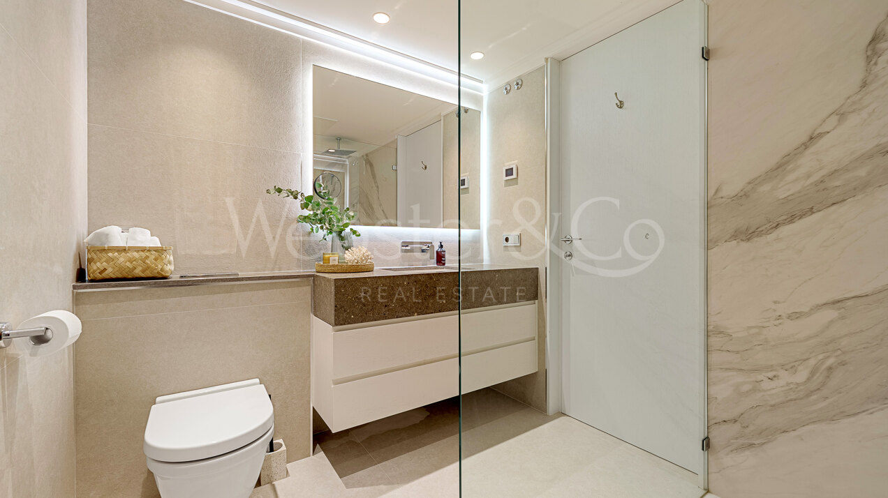 Sophisticated coastal retreat on the Golden Mile