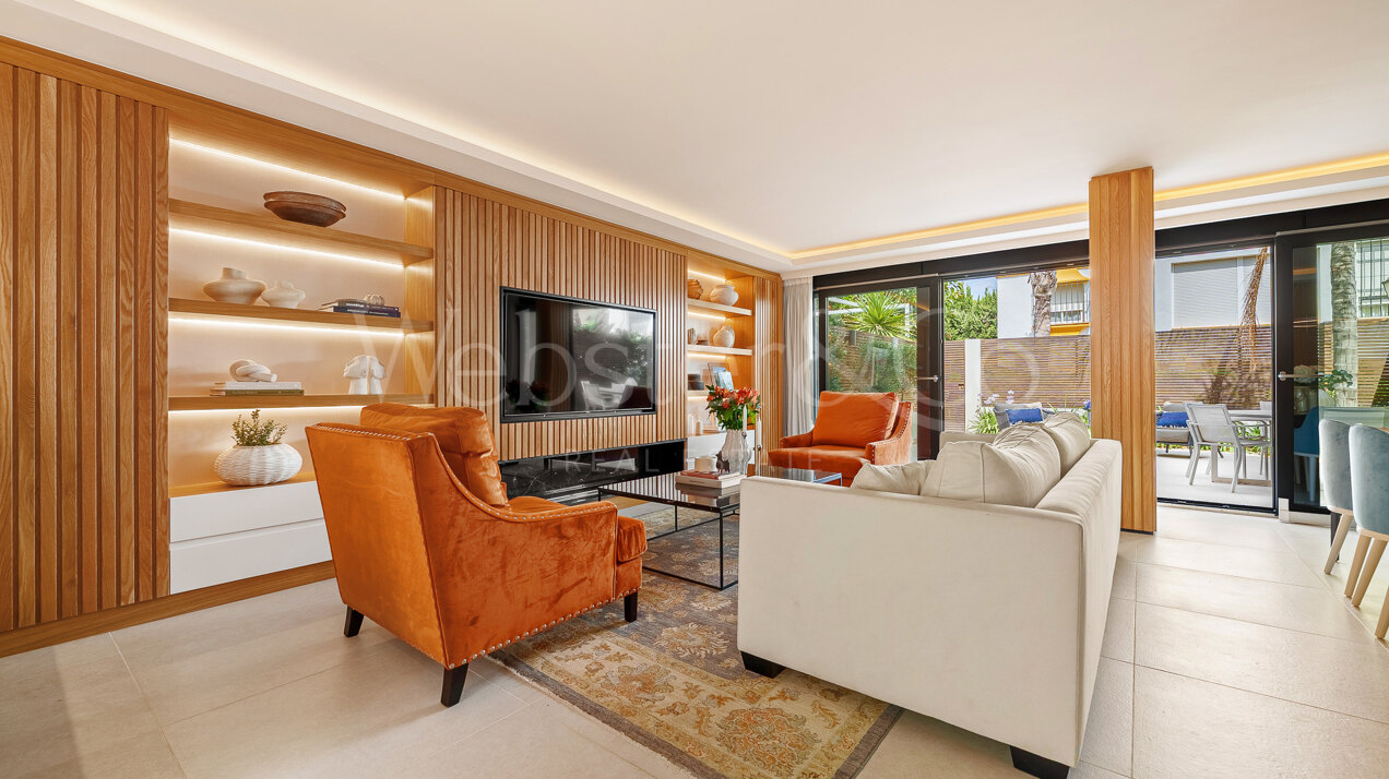 Sophisticated coastal retreat on the Golden Mile