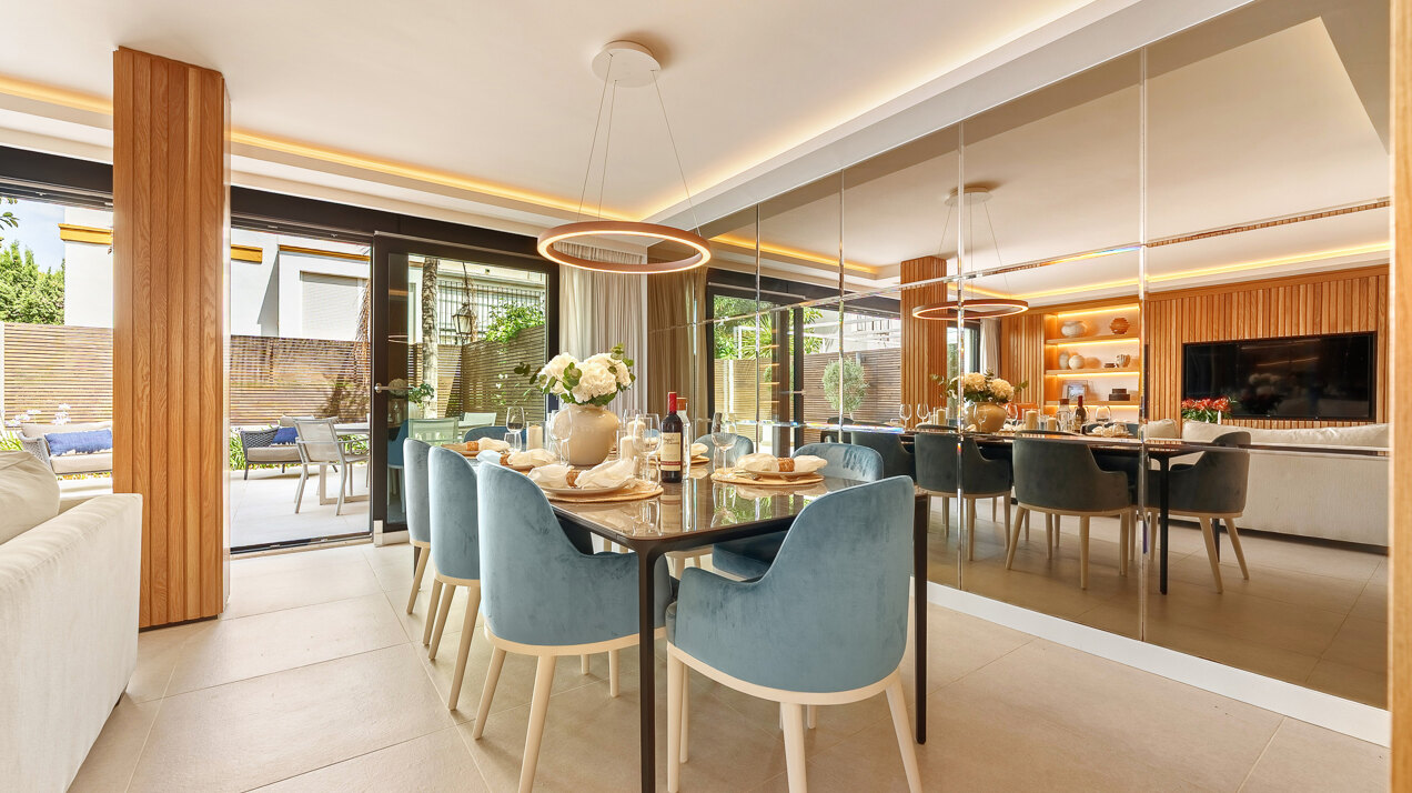 Sophisticated coastal retreat on the Golden Mile