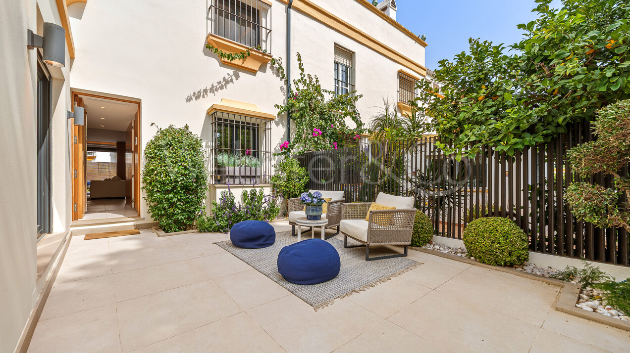 Sophisticated coastal retreat on the Golden Mile