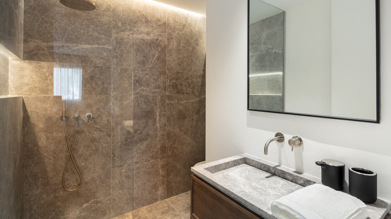 Apartment in Puente Romano embodies seaside elegance