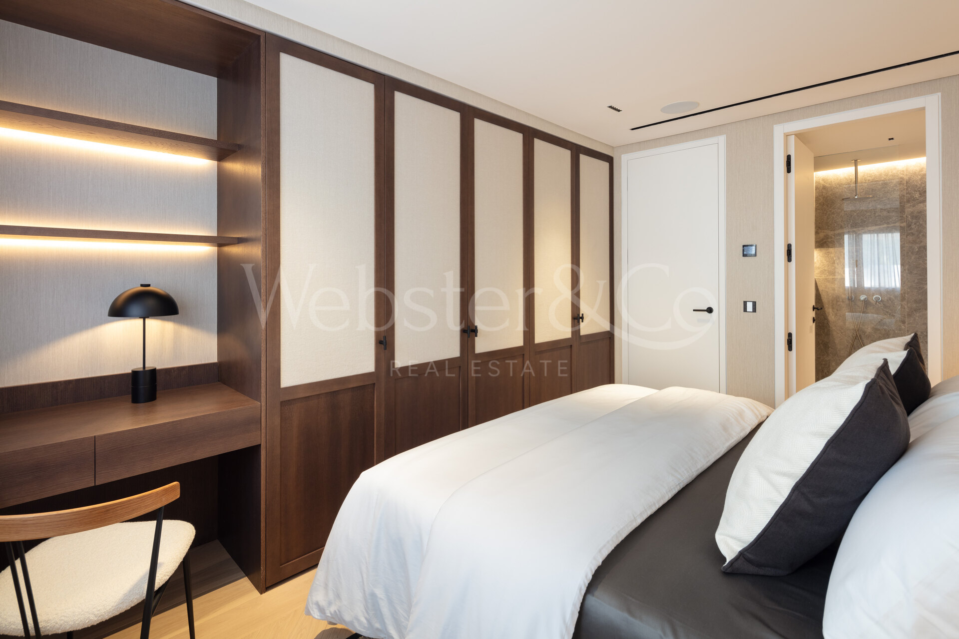 Elegancia junto al mar en apartamento Puente Romano