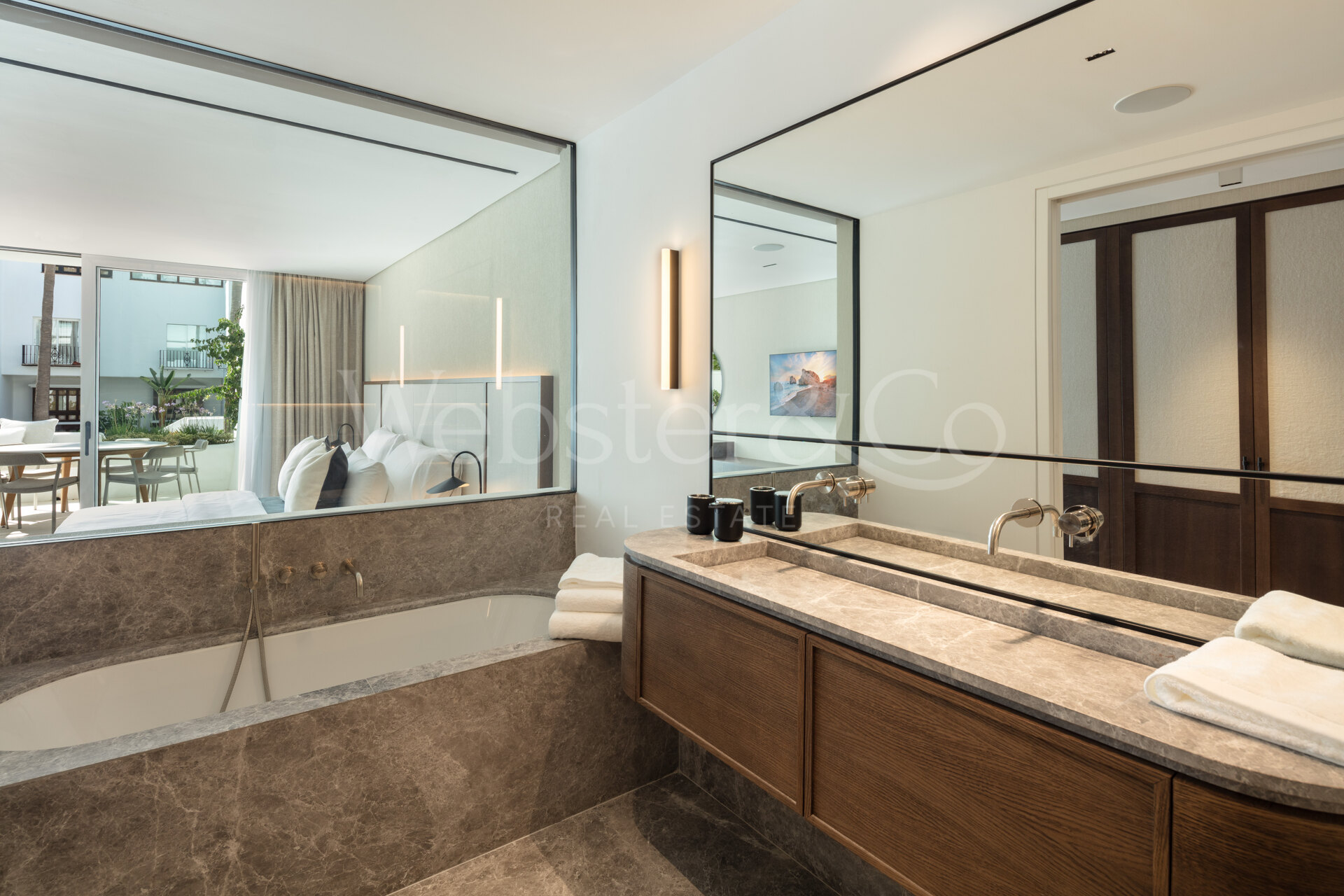 Elegancia junto al mar en apartamento Puente Romano