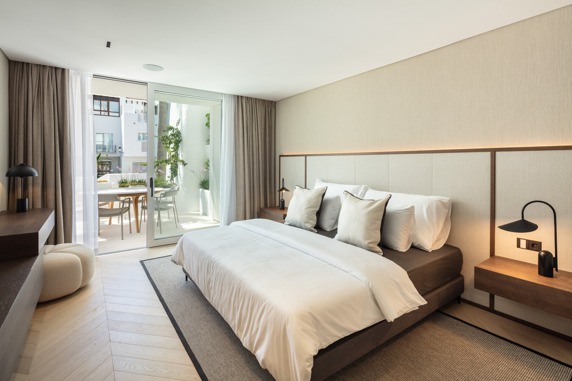 Apartment in Puente Romano embodies seaside elegance
