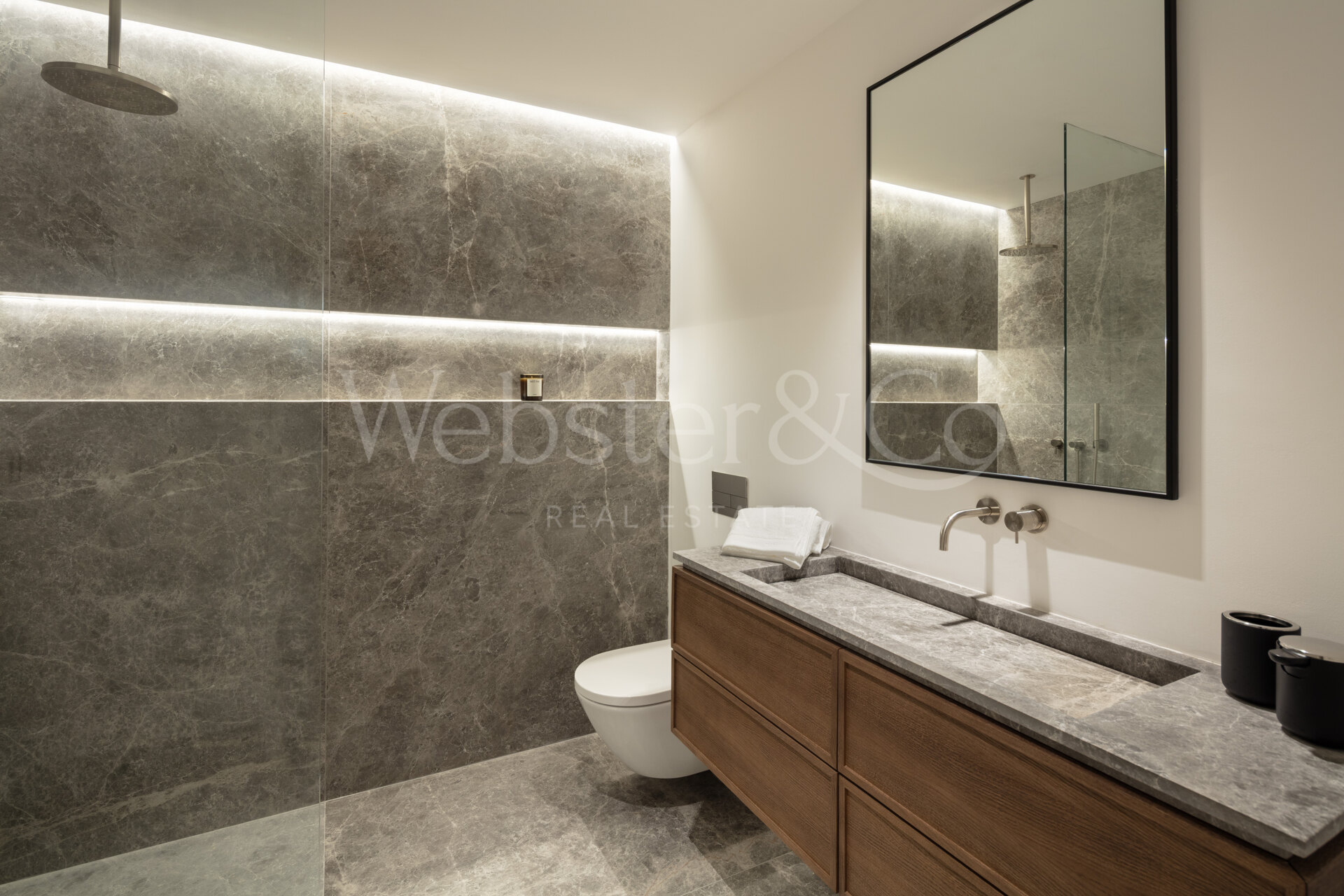 Elegancia junto al mar en apartamento Puente Romano