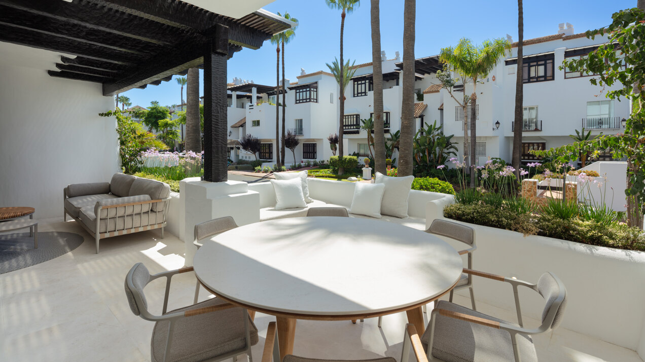 Apartment in Puente Romano embodies seaside elegance