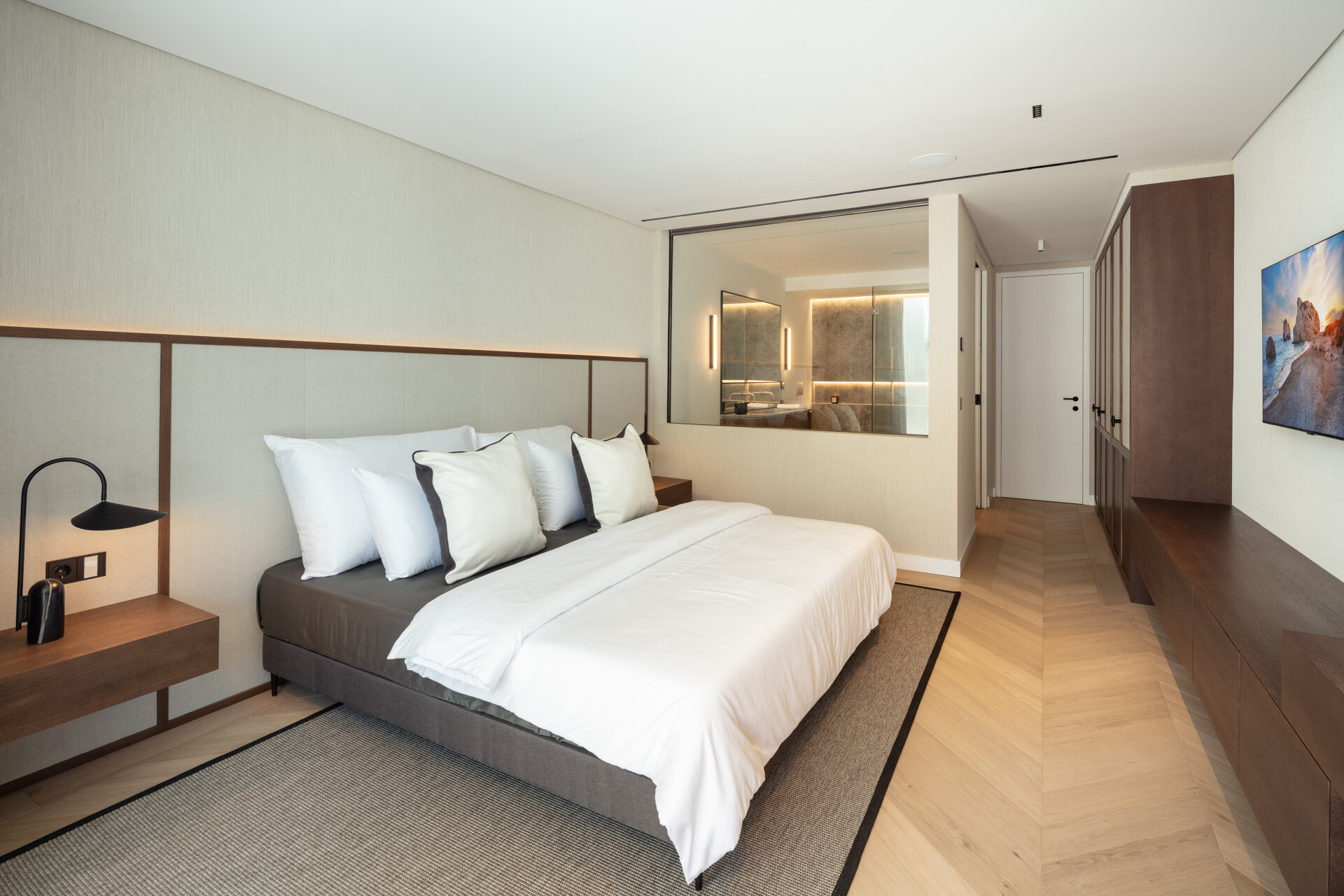 Apartment in Puente Romano embodies seaside elegance