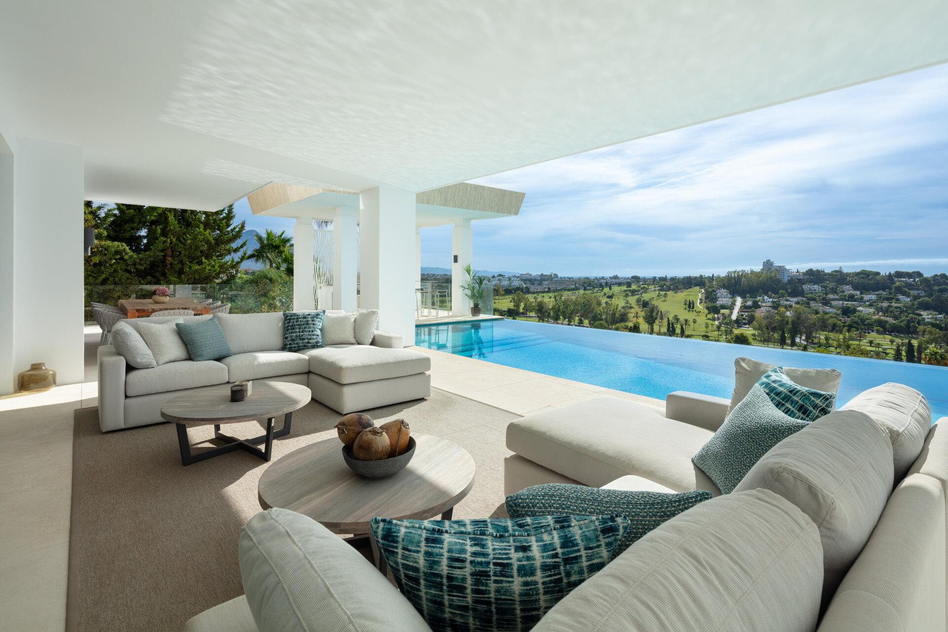 Symphony of beauty and functionality in El Paraiso
