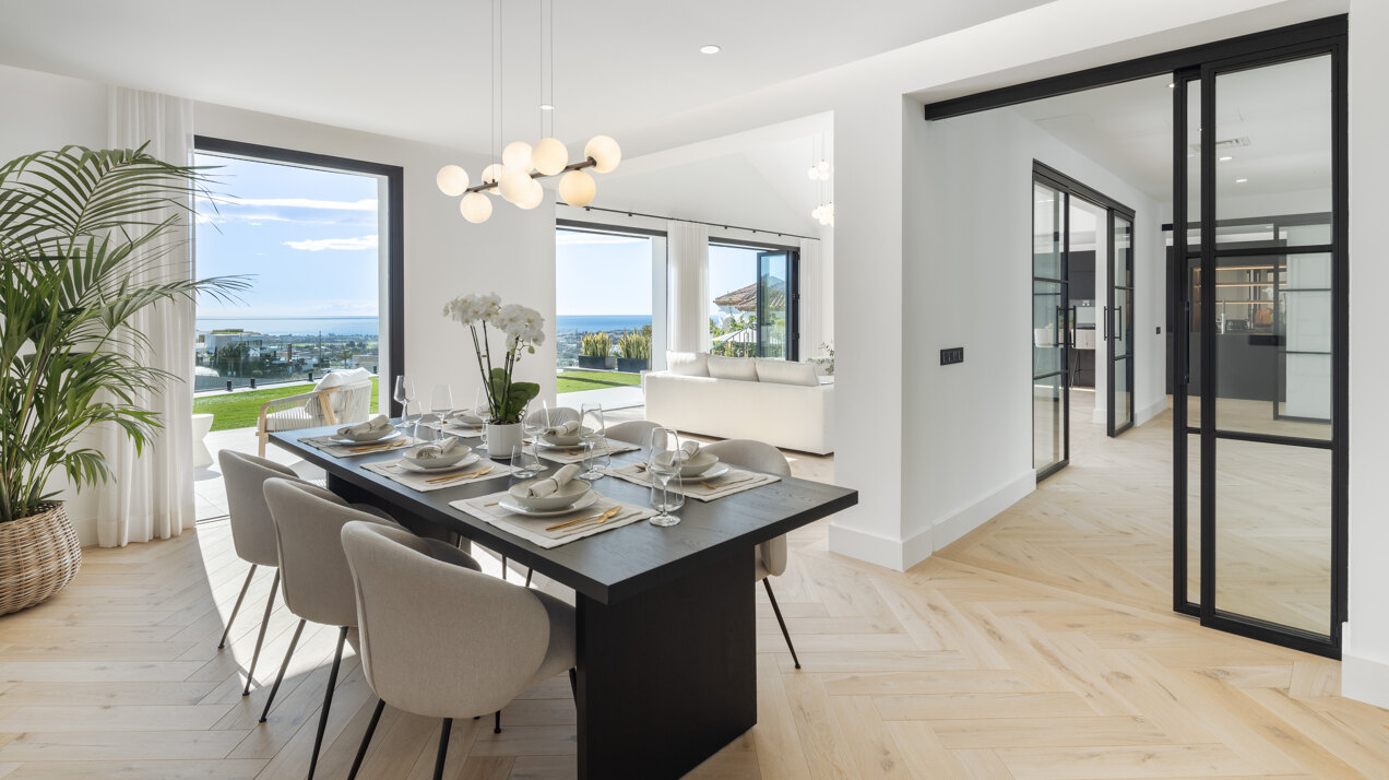 Breathtaking panoramic views offer total tranquility