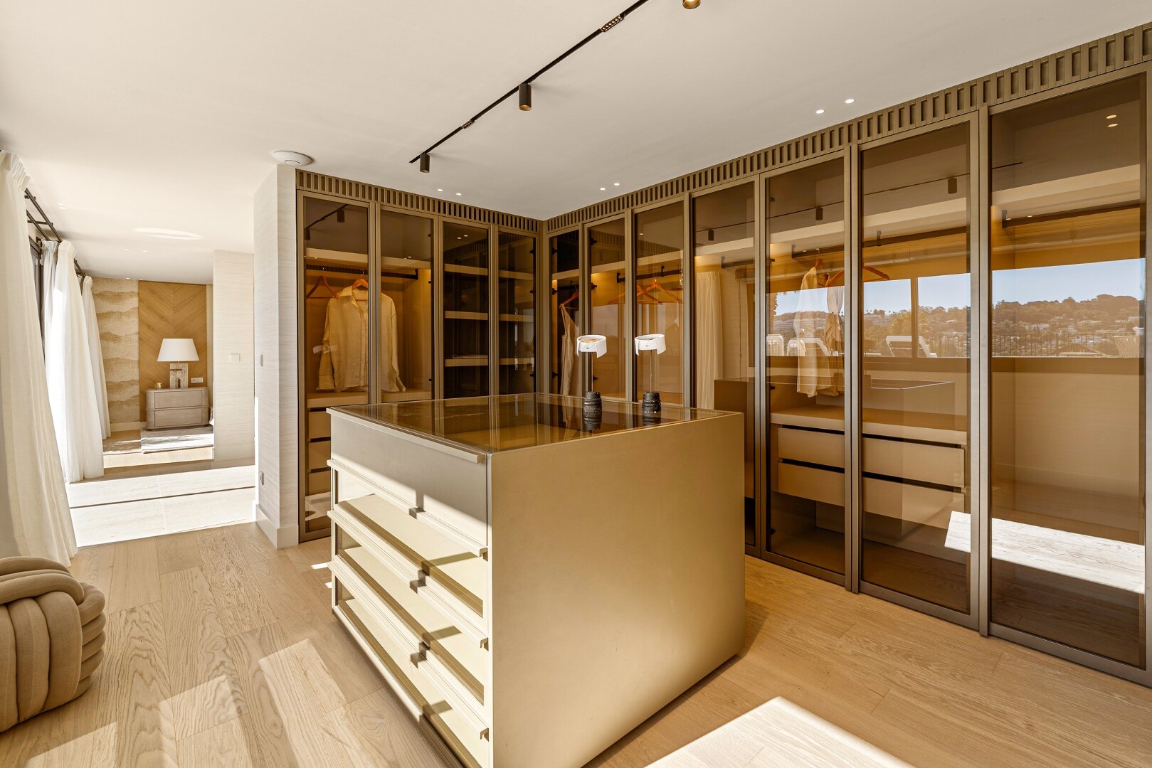 Hogar encantador que irradia elegancia y estilo