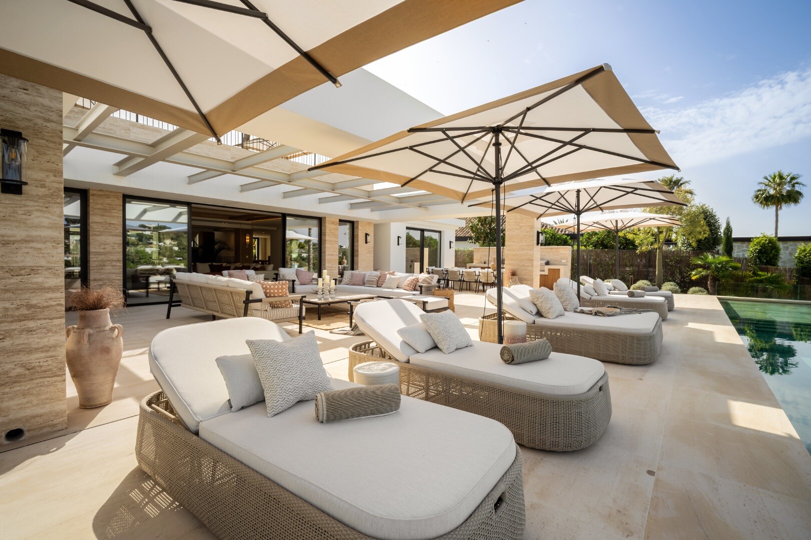 Hogar encantador que irradia elegancia y estilo