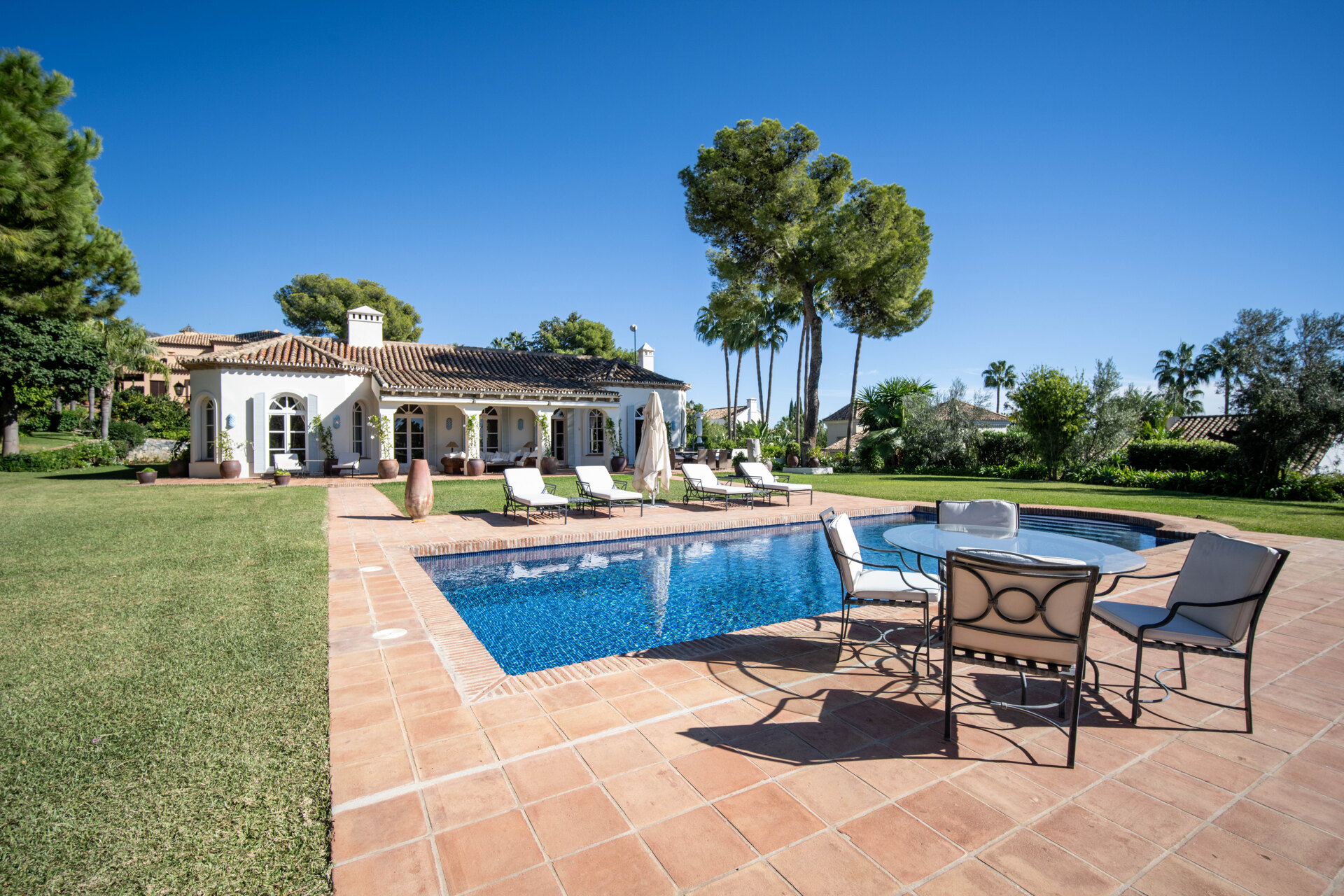 Timeless estate seamlessly blends style & privacy