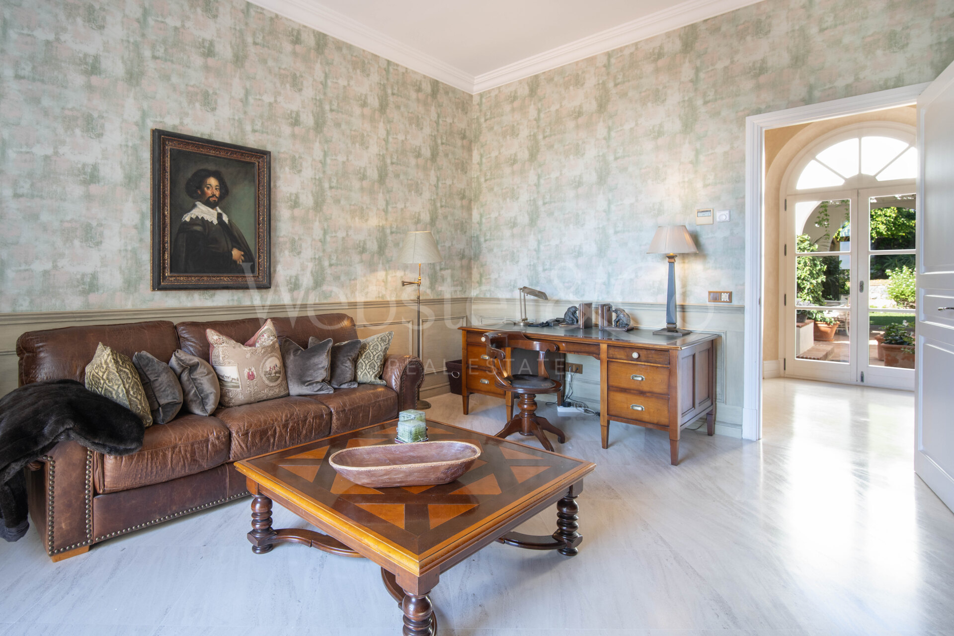 Timeless estate seamlessly blends style & privacy