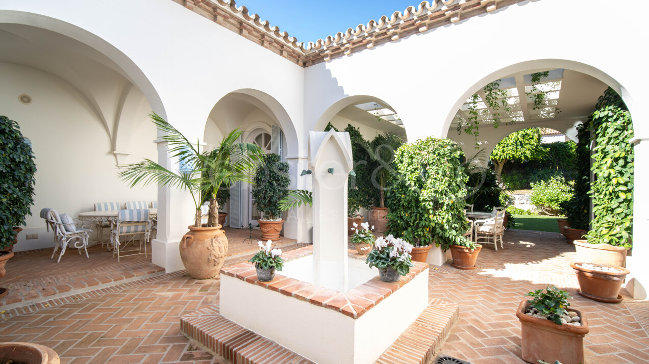 Timeless estate seamlessly blends style & privacy