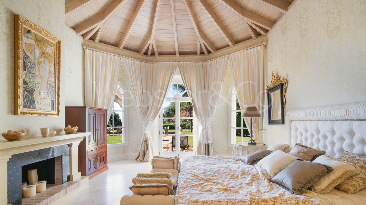 Timeless estate seamlessly blends style & privacy