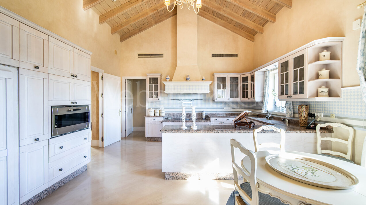 Timeless estate seamlessly blends style & privacy