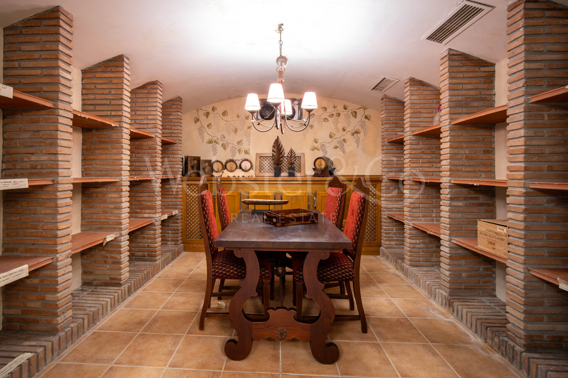 Timeless estate seamlessly blends style & privacy