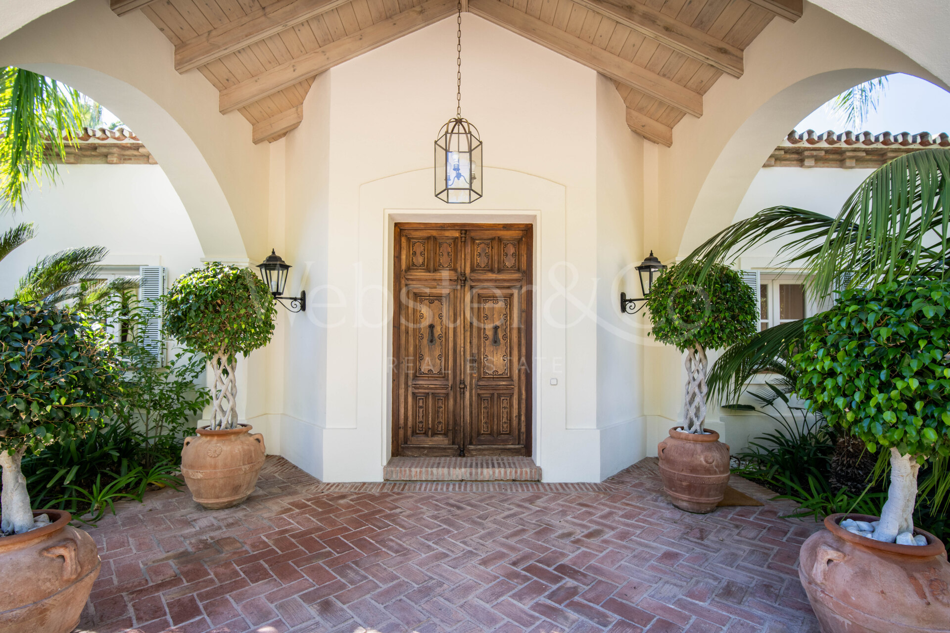 Timeless estate seamlessly blends style & privacy