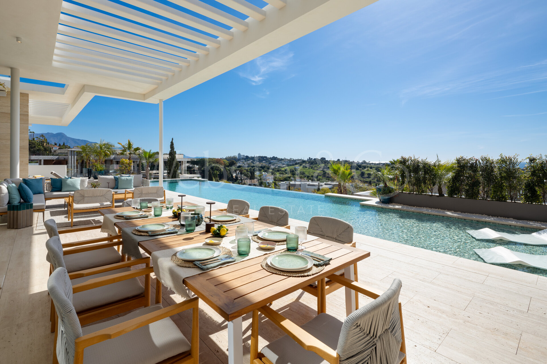 Nueva villa que cautiva con sus vistas panorámicas