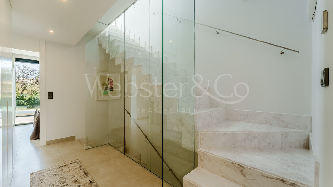 Elegance, comfort and style in prime location