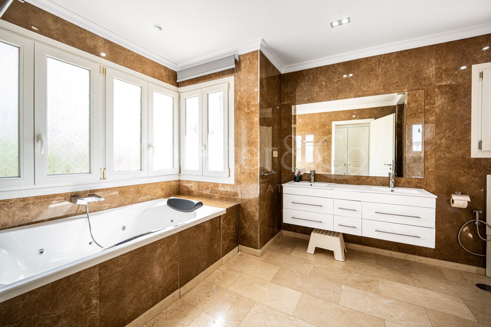 Villa Nazarí – Elegancia Mediterránea, Estepona