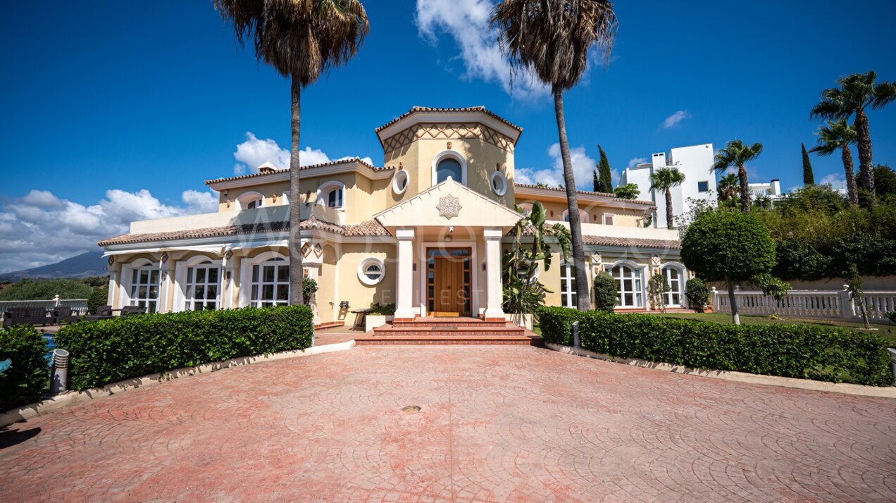 Villa Nazarí - Mediterranean Elegance, Estepona