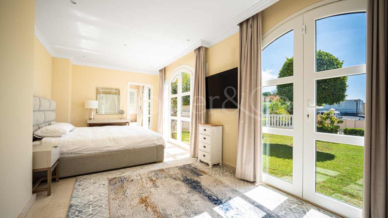 Villa Nazarí - Mediterranean Elegance, Estepona