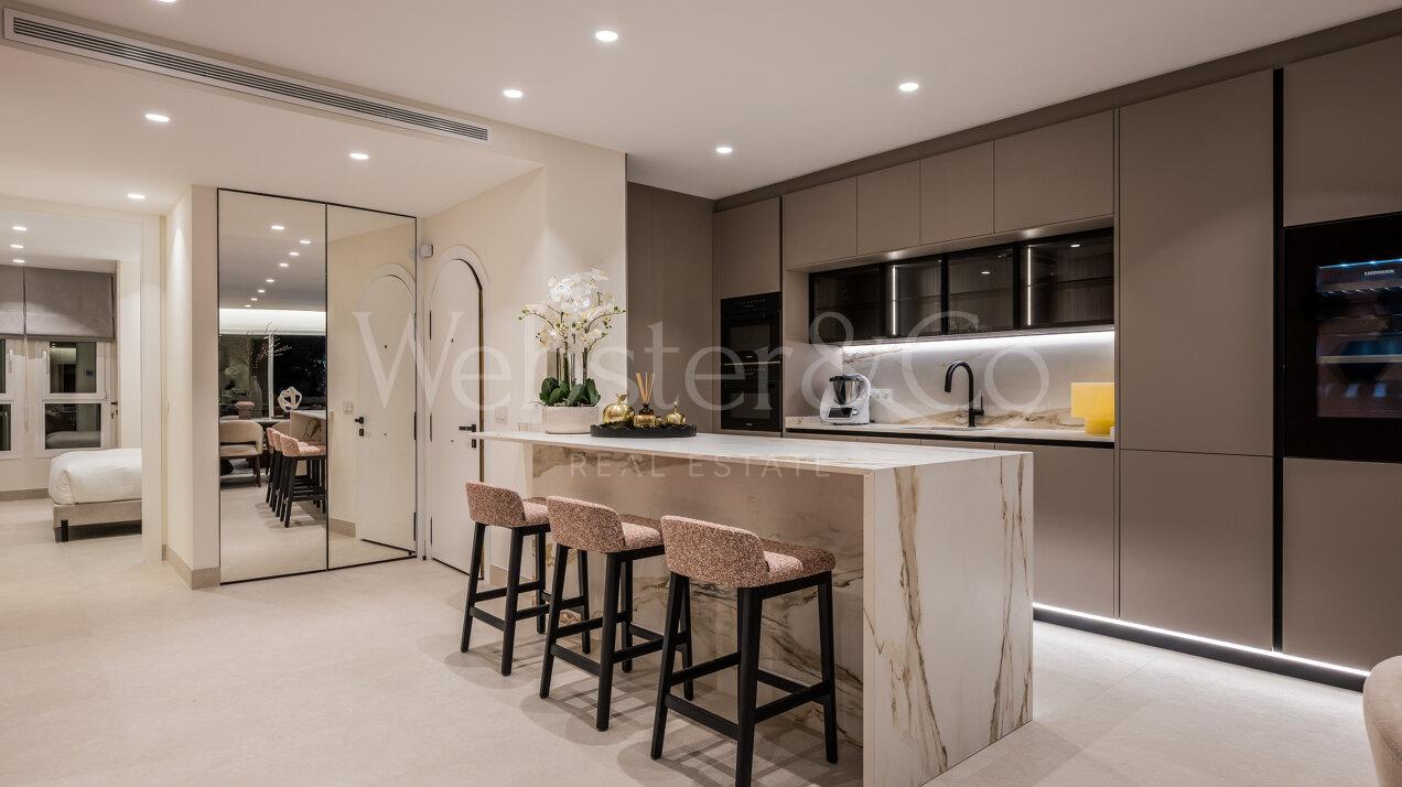 Elegant beachfront apartment in gated community