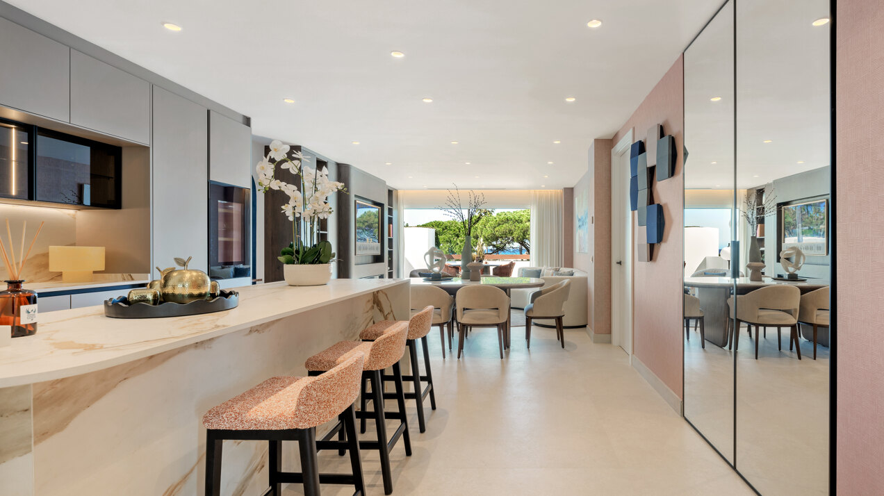 Elegant beachfront apartment in gated community