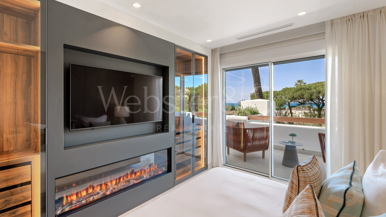 Elegant beachfront apartment in gated community