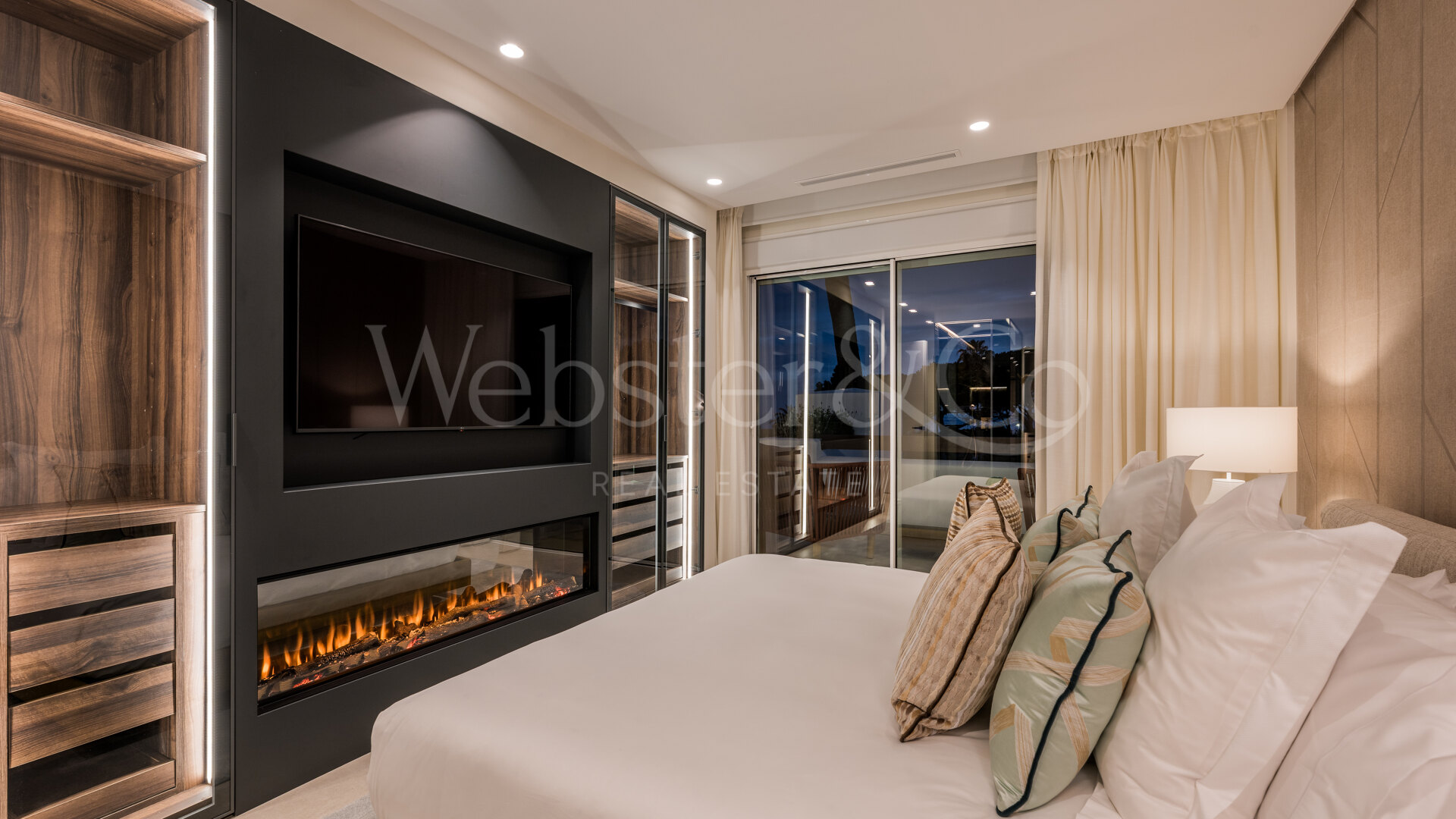 Elegant beachfront apartment in gated community