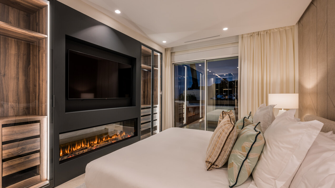 Elegant beachfront apartment in gated community