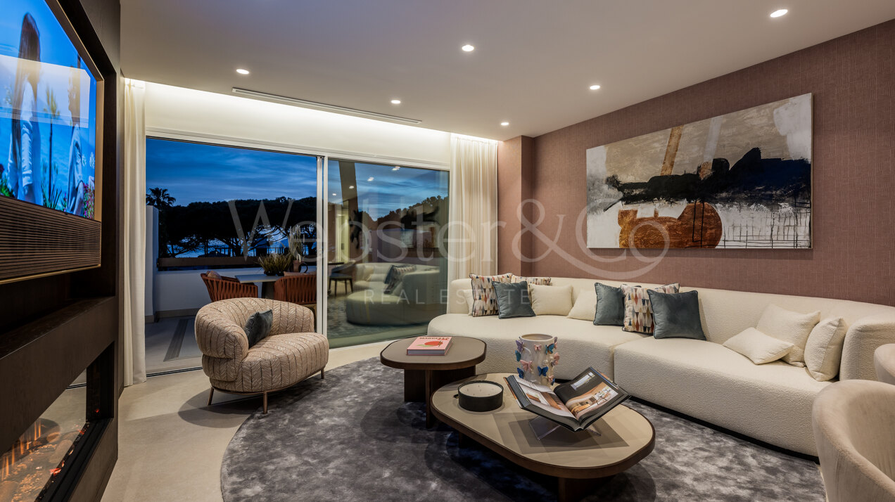 Elegant beachfront apartment in gated community