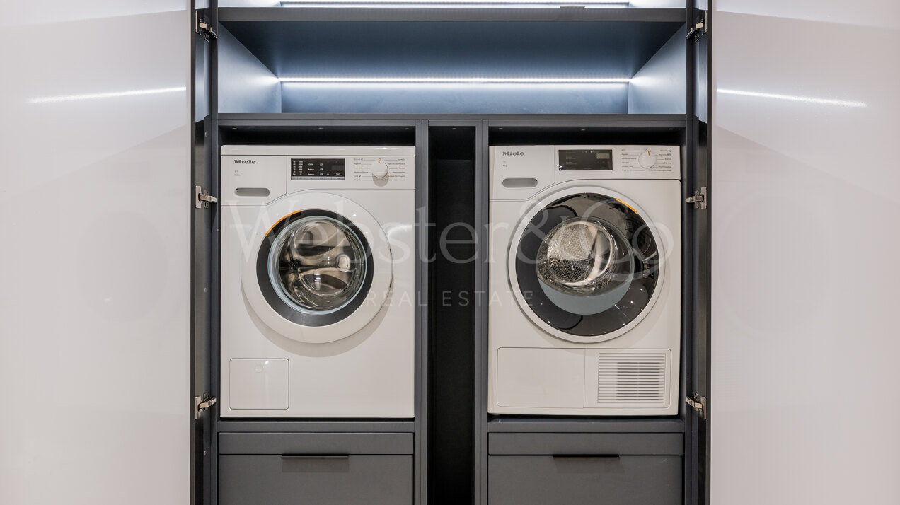 Elegant beachfront apartment in gated community