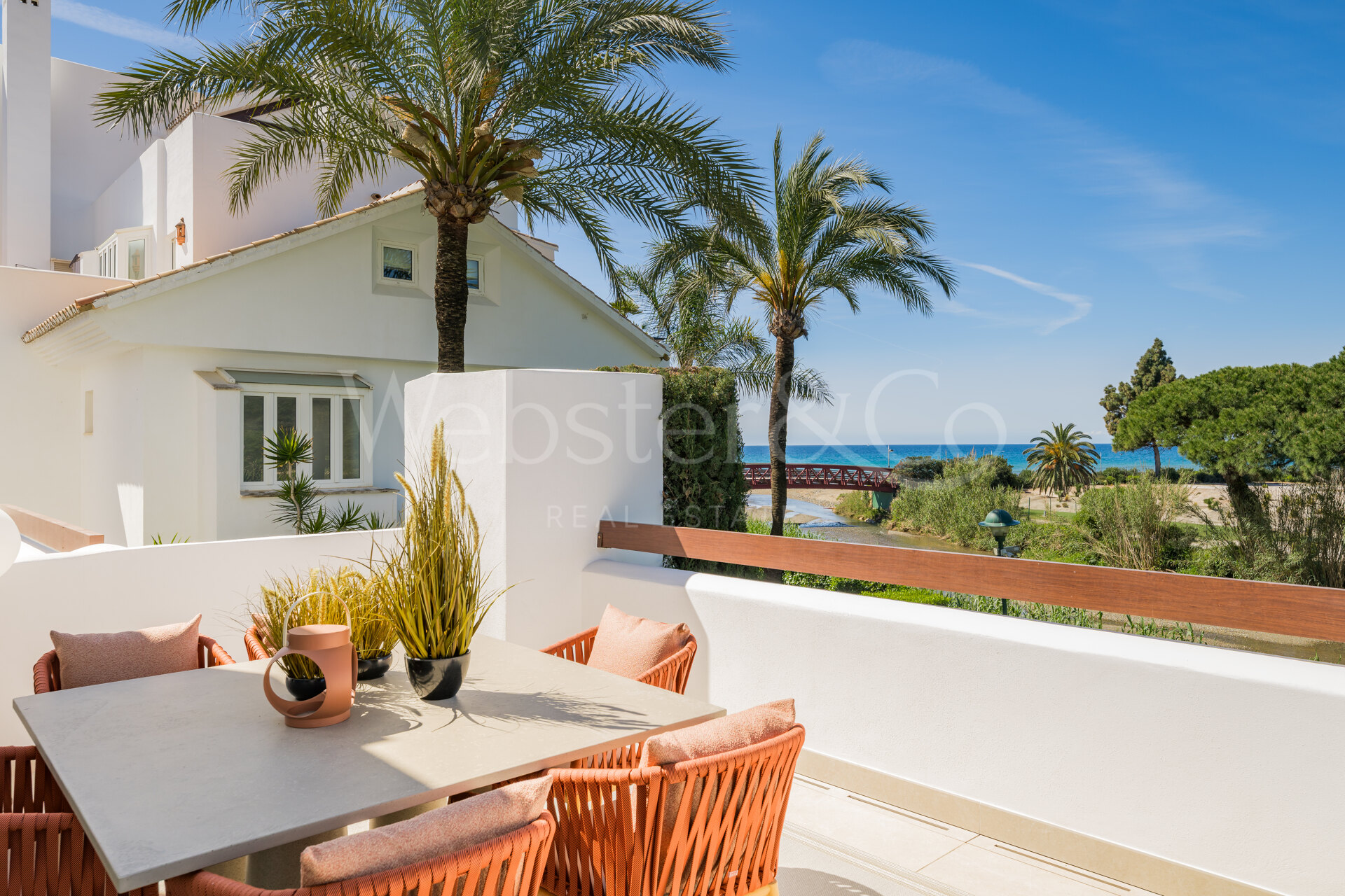 Elegant beachfront apartment in gated community