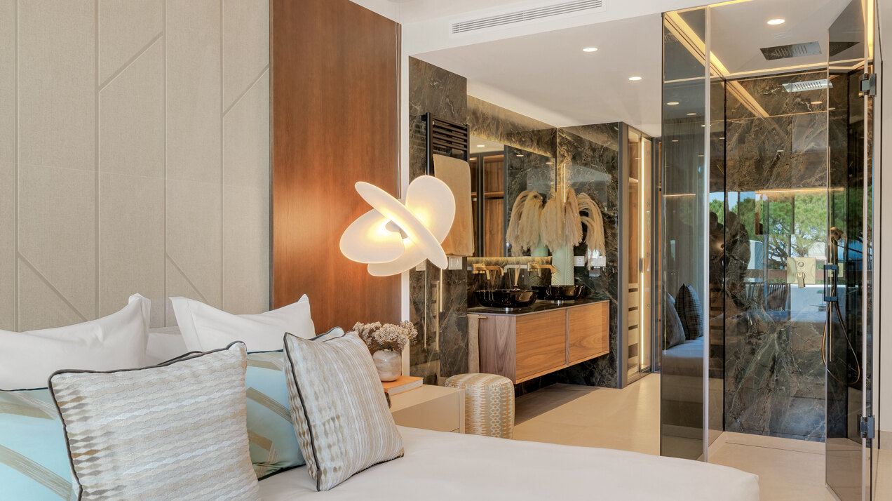 Elegant beachfront apartment in gated community