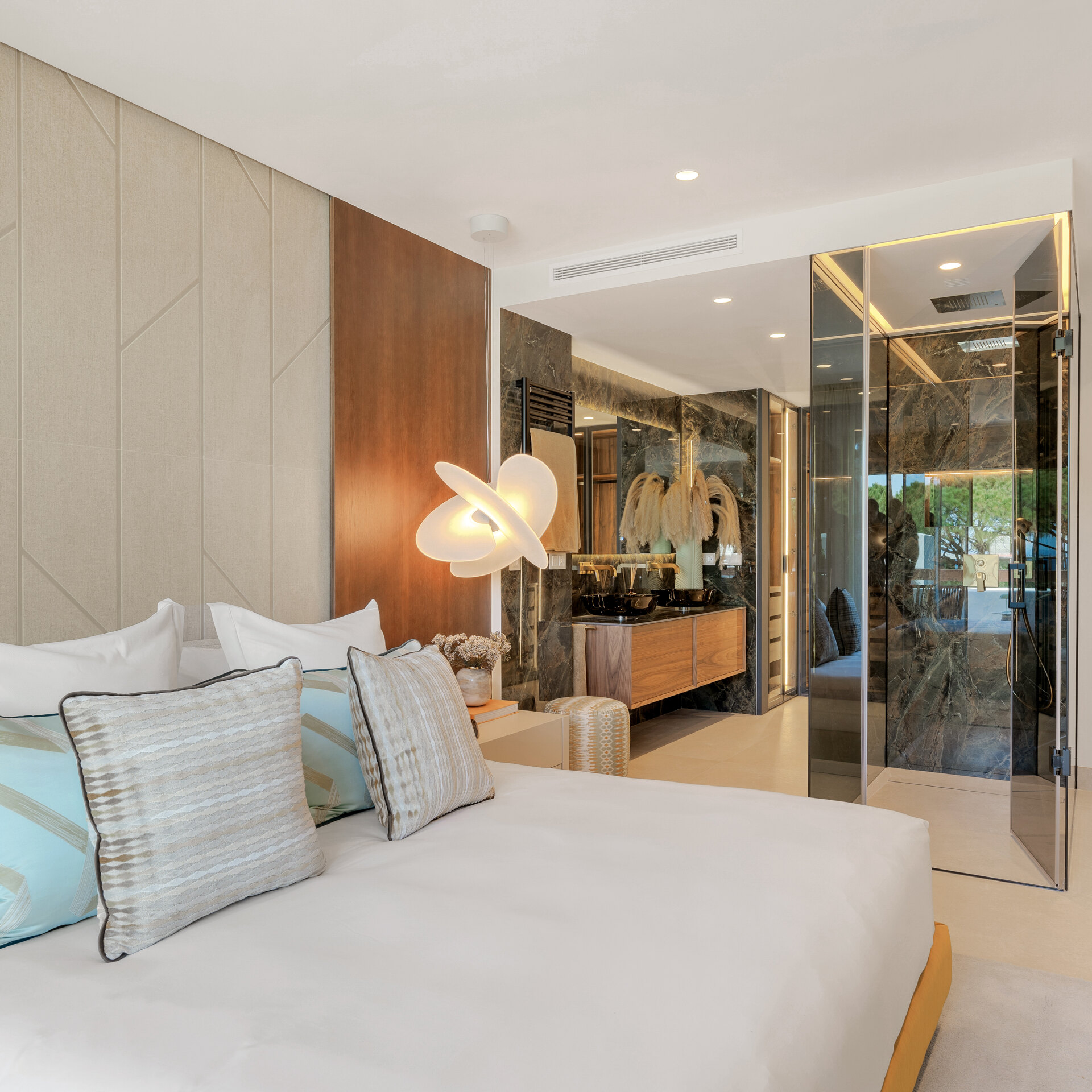 Elegant beachfront apartment in gated community