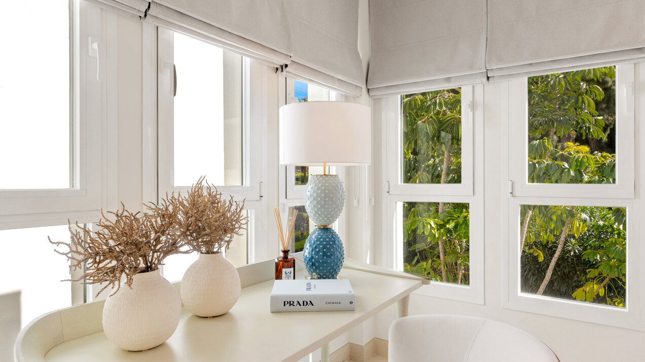 Elegant beachfront apartment in gated community