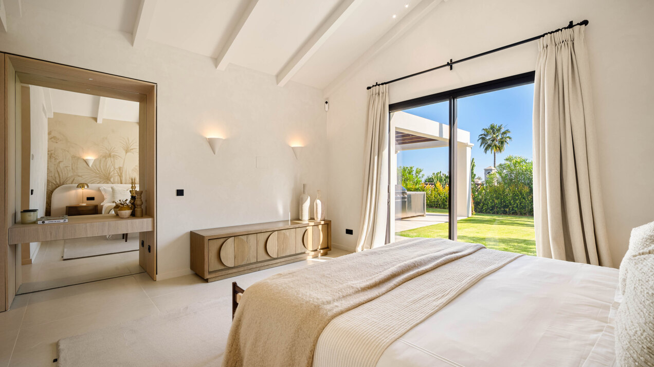 Exquisite single-level villa in renowned Golf Valley