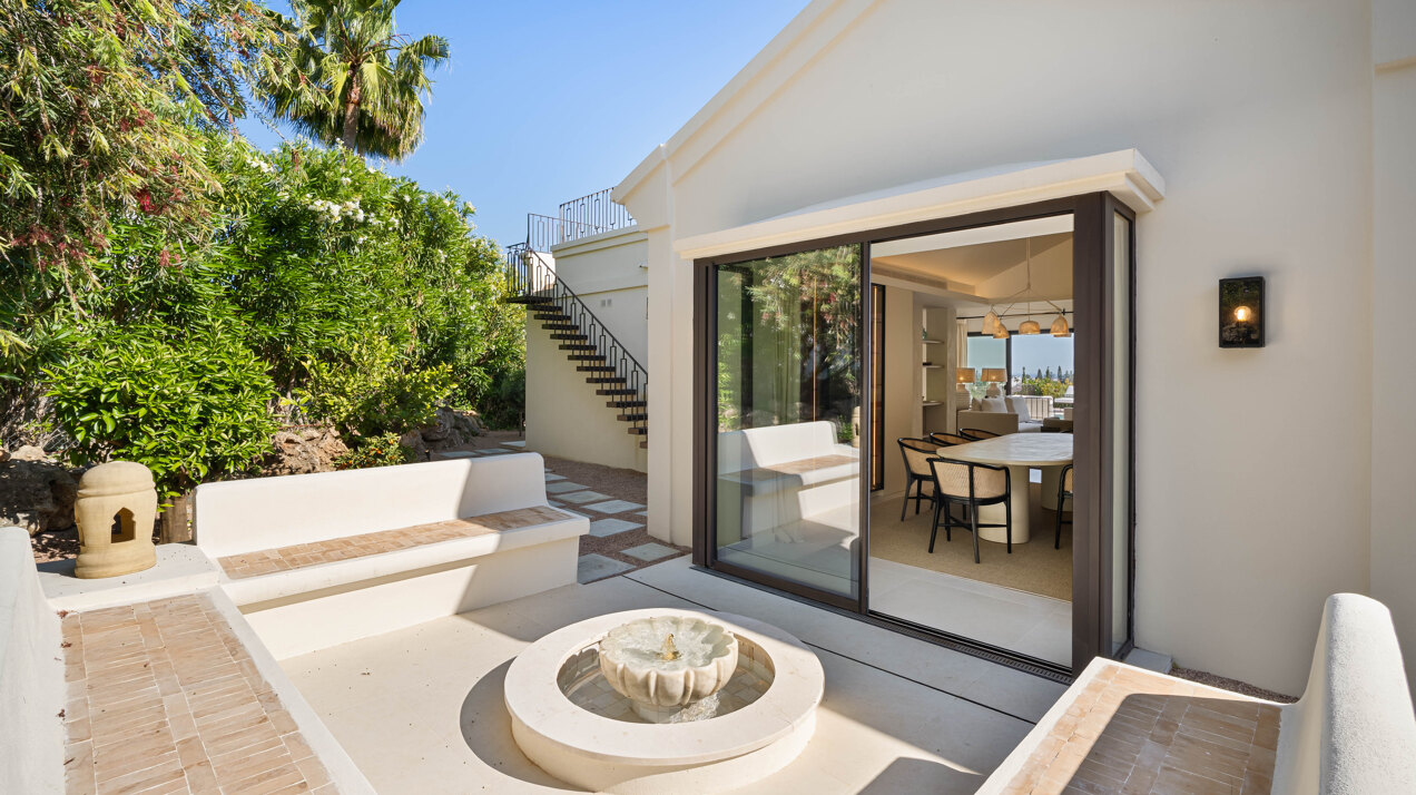 Exquisite single-level villa in renowned Golf Valley