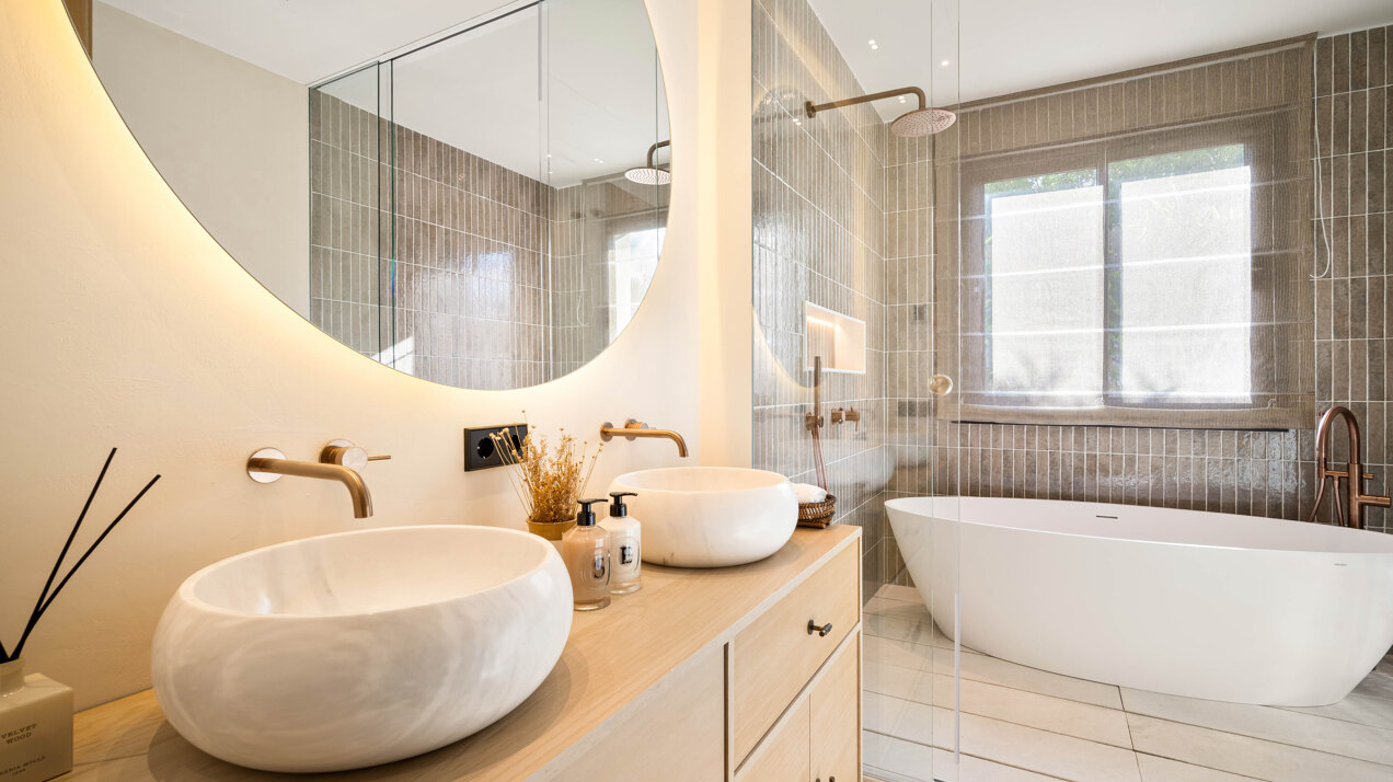 Exquisite single-level villa in renowned Golf Valley